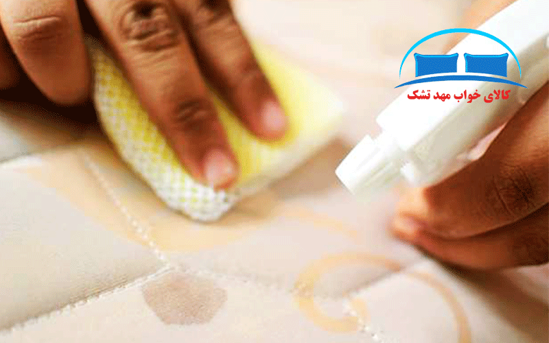 بهترین روش ها برای پاک کردن لکه خون از تشک